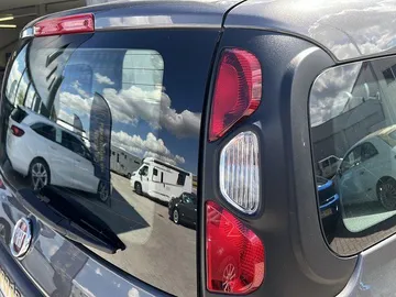 Car image 25