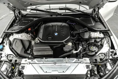Car image 30