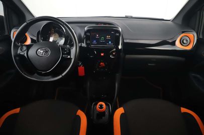 Car image 13