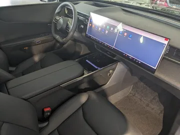 Car image 30