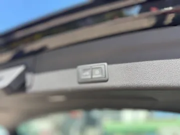 Car image 40