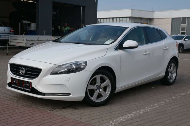 Volvo V40 D2 Momentum 84 kW image number 1