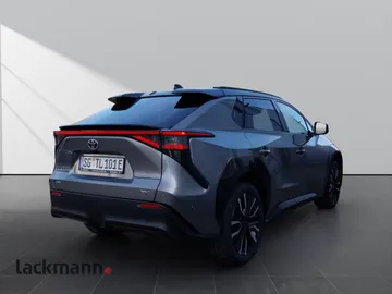 Car image 4