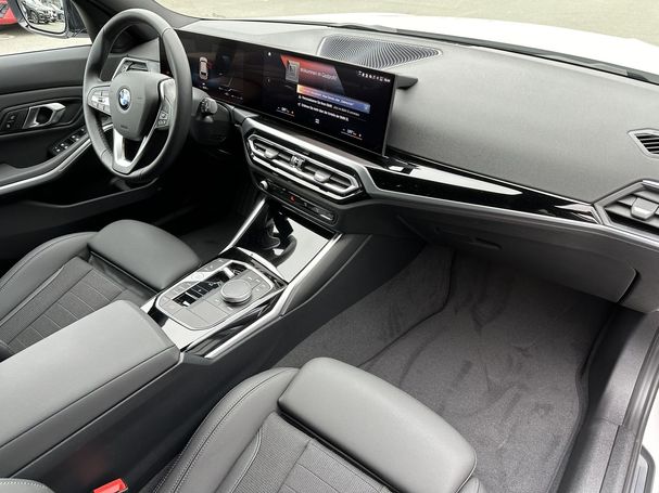 BMW 320i Touring 135 kW image number 16