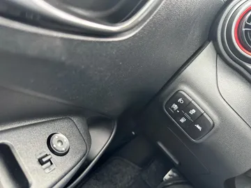 Car image 34