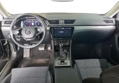 Car image 4