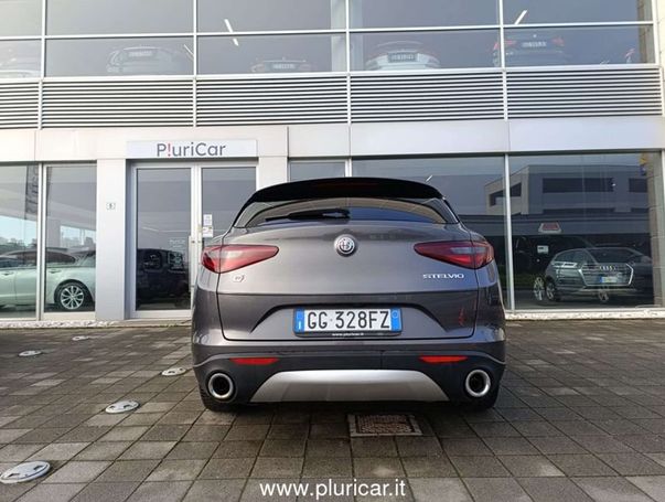 Alfa Romeo Stelvio AT8 Q4 140 kW image number 17