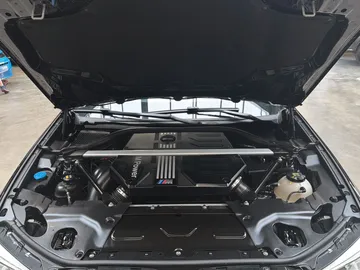 Car image 32
