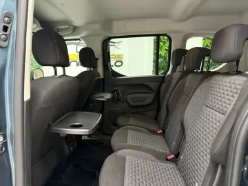 Car image 28