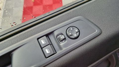 Car image 37