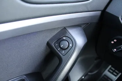 Car image 37