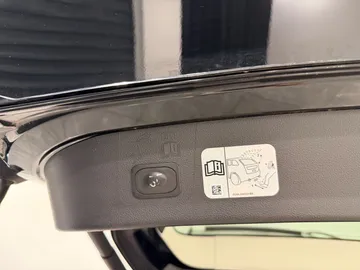Car image 34
