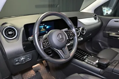 Car image 24