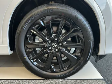 Car image 13