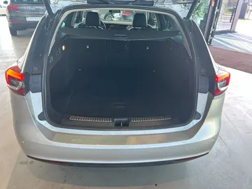 Car image 29