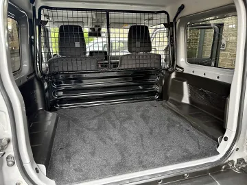 Car image 30