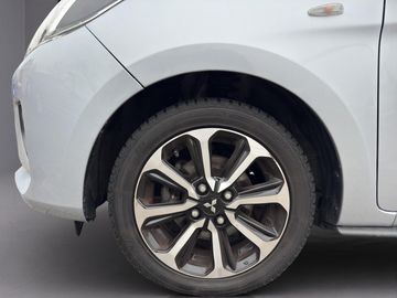 Car image 18