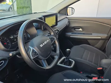 Car image 18