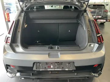 Car image 28
