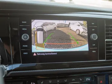 Car image 32