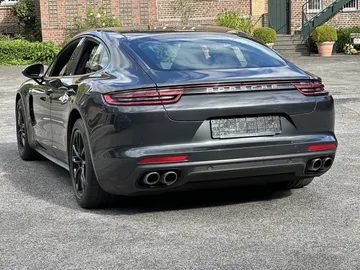 Car image 30