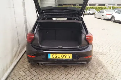 Car image 35