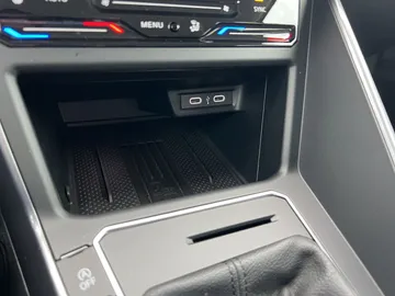 Car image 39