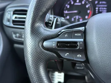 Car image 40