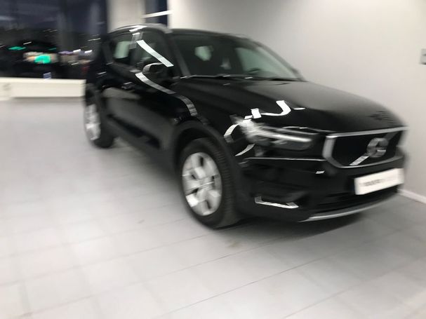 Volvo XC40 T2 Momentum 95 kW image number 1