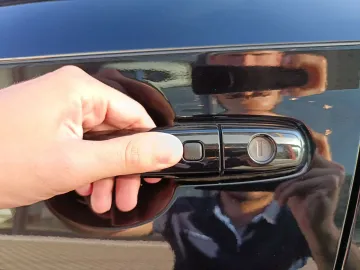 Car image 26