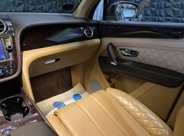 Car image 32