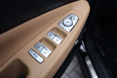 Car image 33