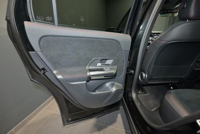 Car image 37