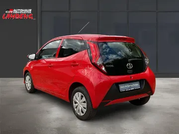 Car image 4