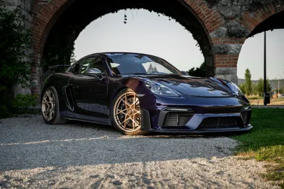 Car image 2