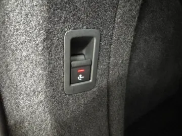 Car image 35