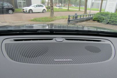 Car image 36