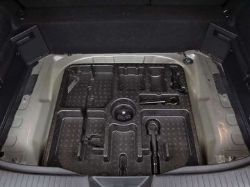 Car image 37