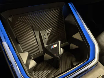 Car image 28