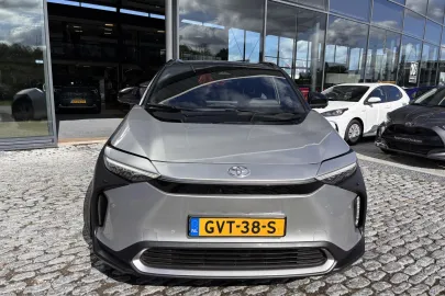 Car image 2