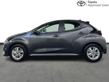 Car image 4