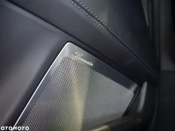 Car image 32