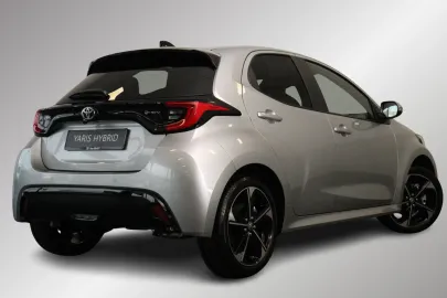 Car image 3