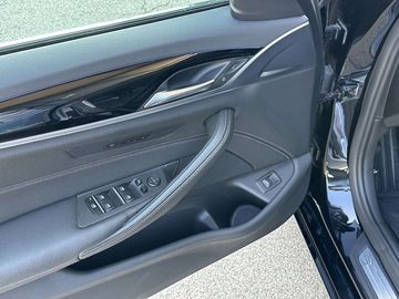 Car image 37