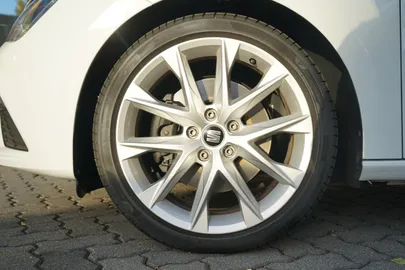 Car image 34