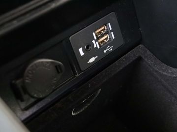 Car image 36