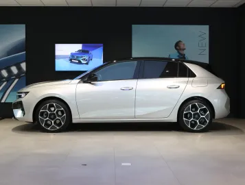 Car image 5
