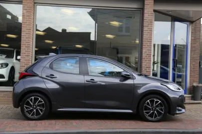 Car image 3