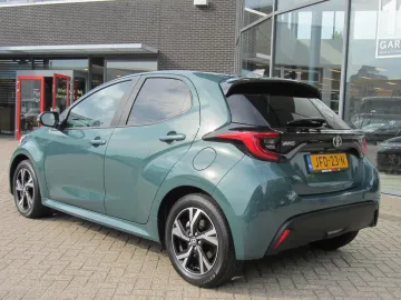 Car image 2