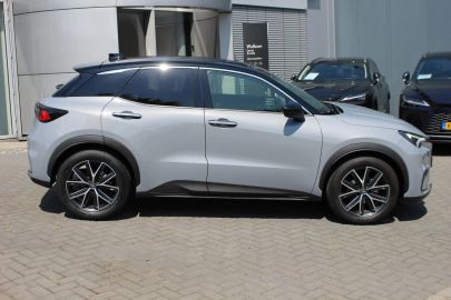 Car image 4